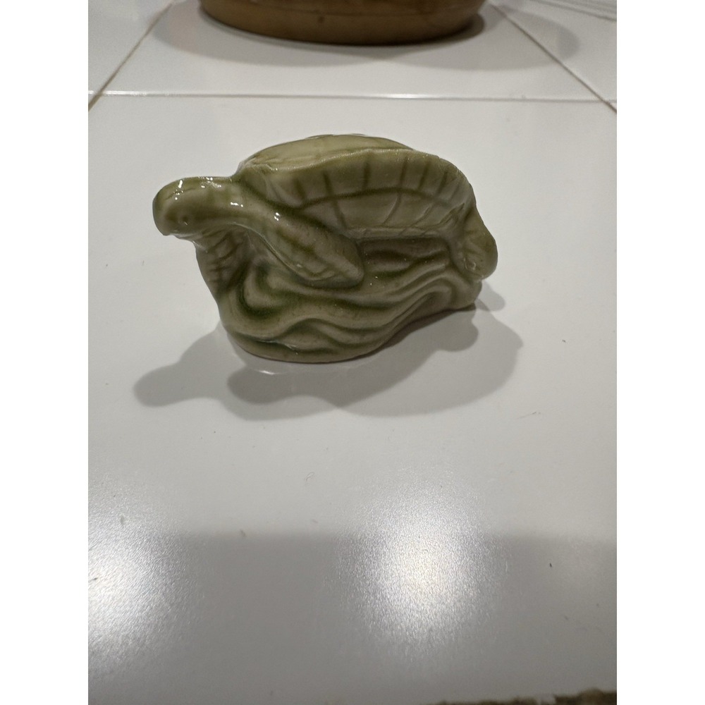 Wade Whimsies Red Rose Tea Green‎ Sea Turtle 2"